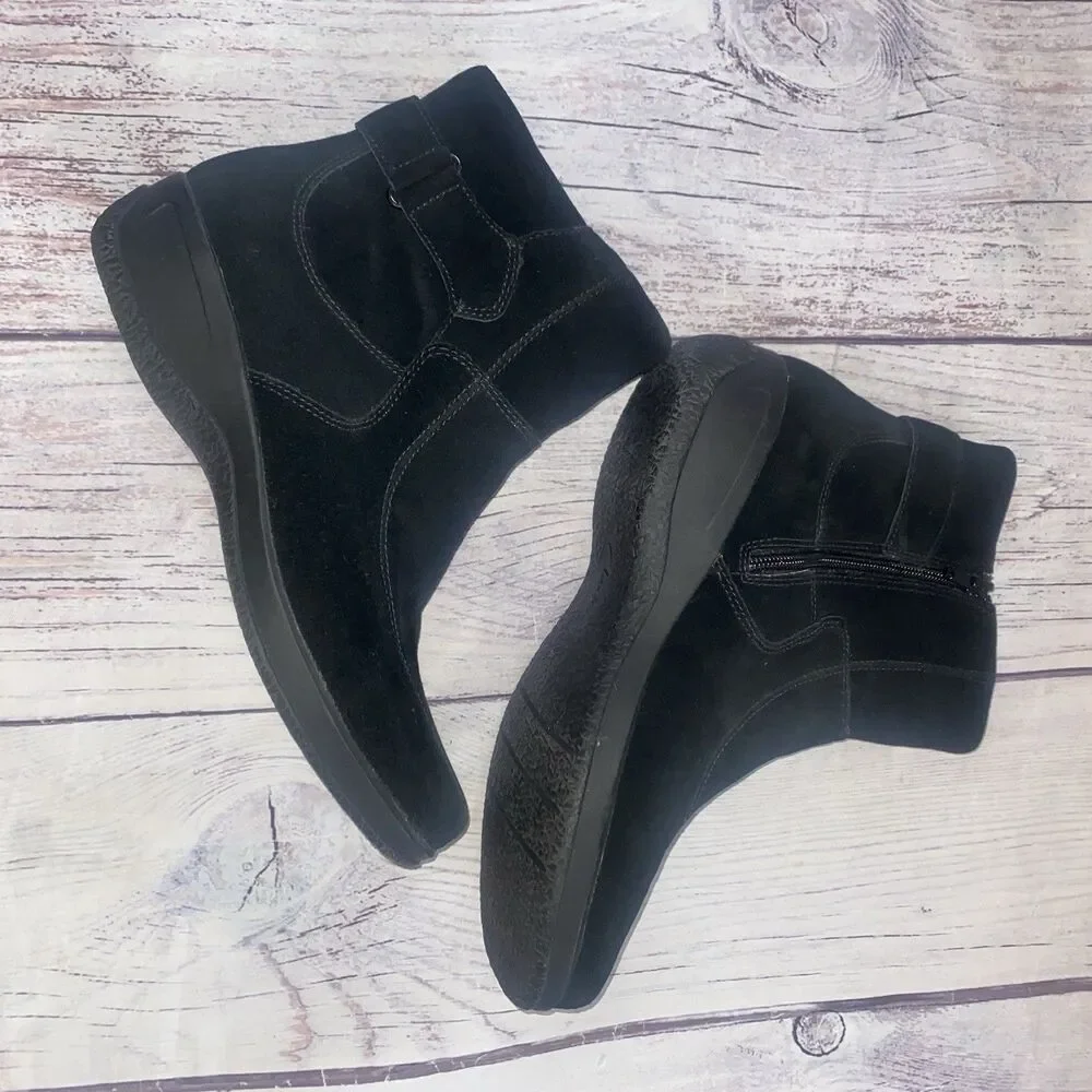 Clarks Womens Black Leather Ankle Boots 10 Comfort Wedge Zip Minimalist Classic